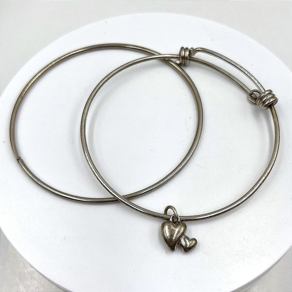 VTG‎ Silver Tone Bangle Bracelet Set Heart Charm Minimalist Stackable Classic